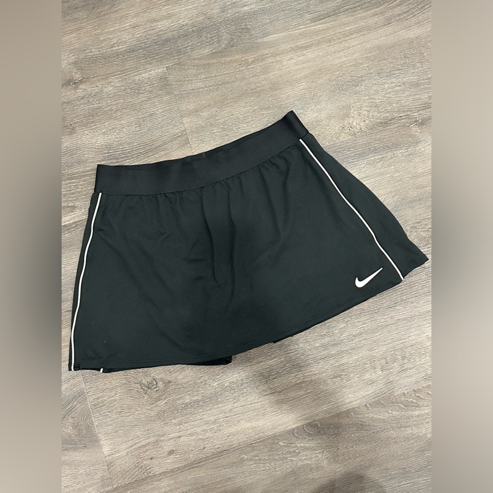 Nike dri-fit tennis skirt with built in shorts